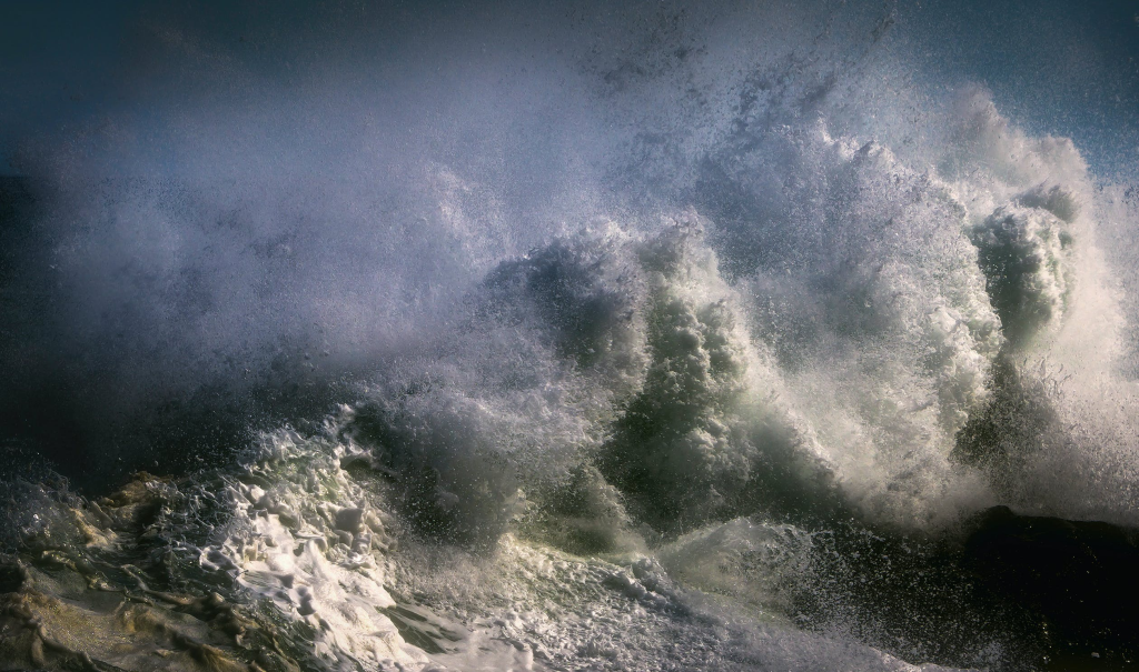 strong waves